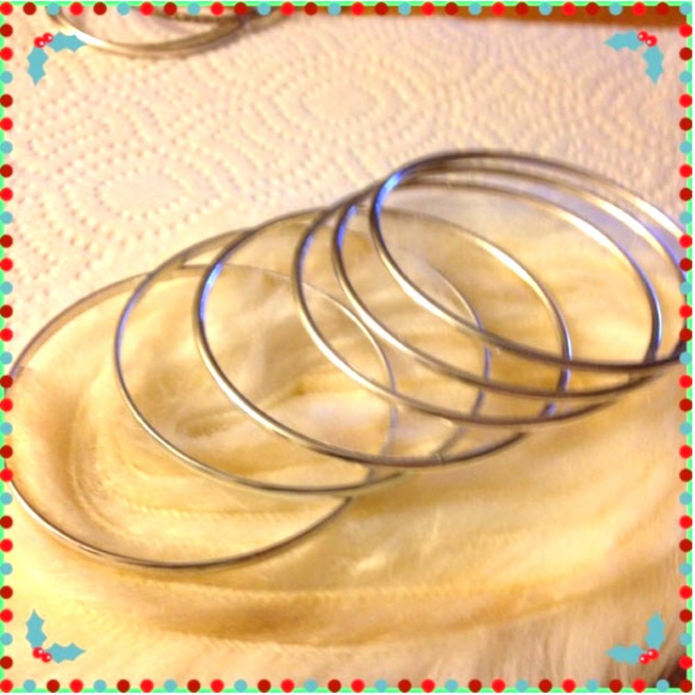 💕 SHINY SOLID SILVER PLATED SET OF 6 THIN BANGLES. NWOT